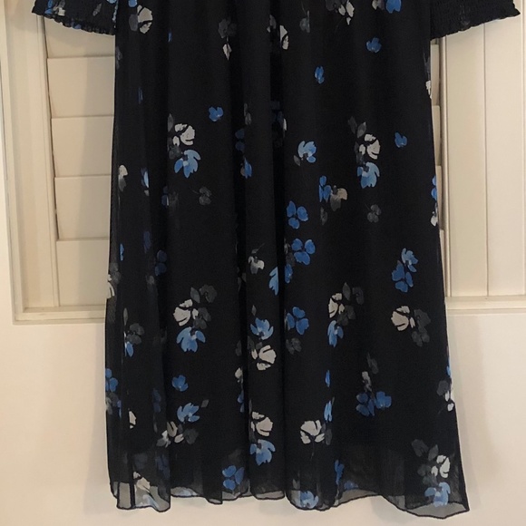 Jacqui E Dresses Jacqui E Size Medium Navy Floral Dress Pretty